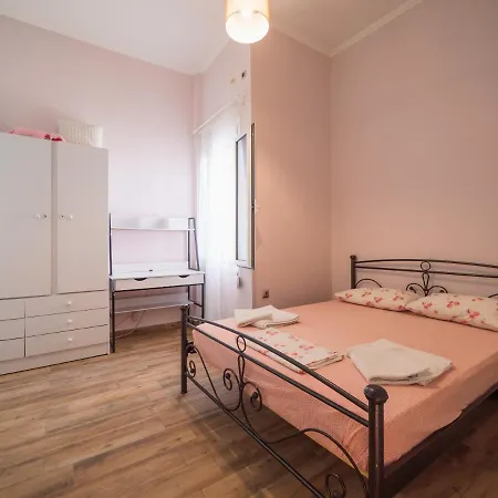 Kellys Cozy One Bedroom House Next To The Διαμέρισμα Ikonomianika
