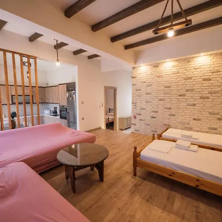 Kellys Cozy One Bedroom House Next To The Ikonomianika