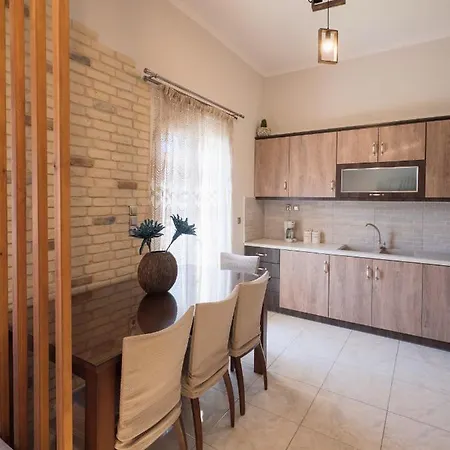 Kellys Cozy One Bedroom House Next To The * Ikonomianika