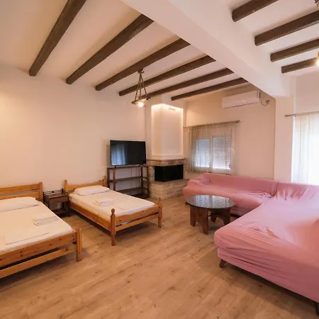 Kellys Cozy One Bedroom House Next To The Beach Ikonomianika