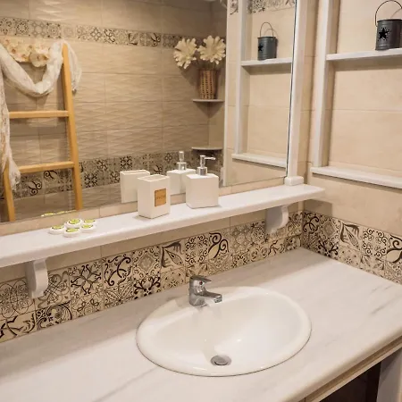 Kellys Cozy One Bedroom House Next To The Ikonomianika