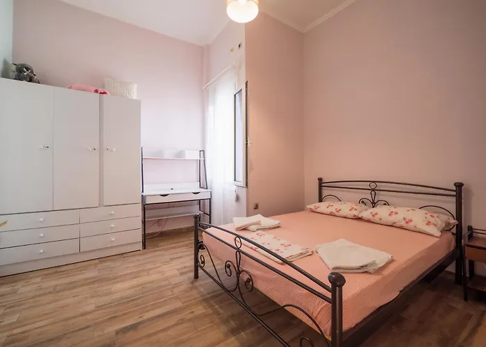 Kellys Cozy One Bedroom House Next To The Διαμέρισμα Ikonomianika