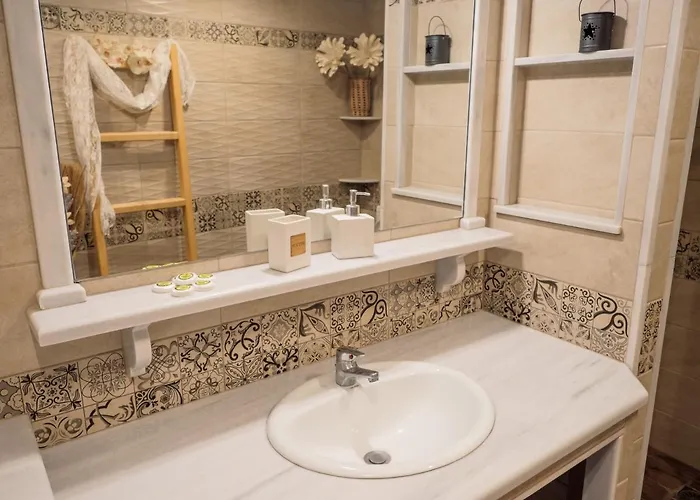 Kellys Cozy One Bedroom House Next To The Ikonomianika